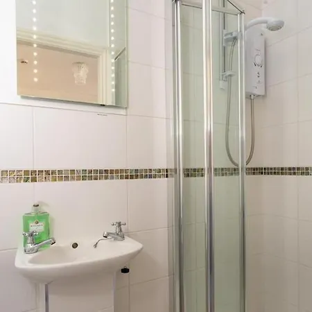 Highbank Apartment *